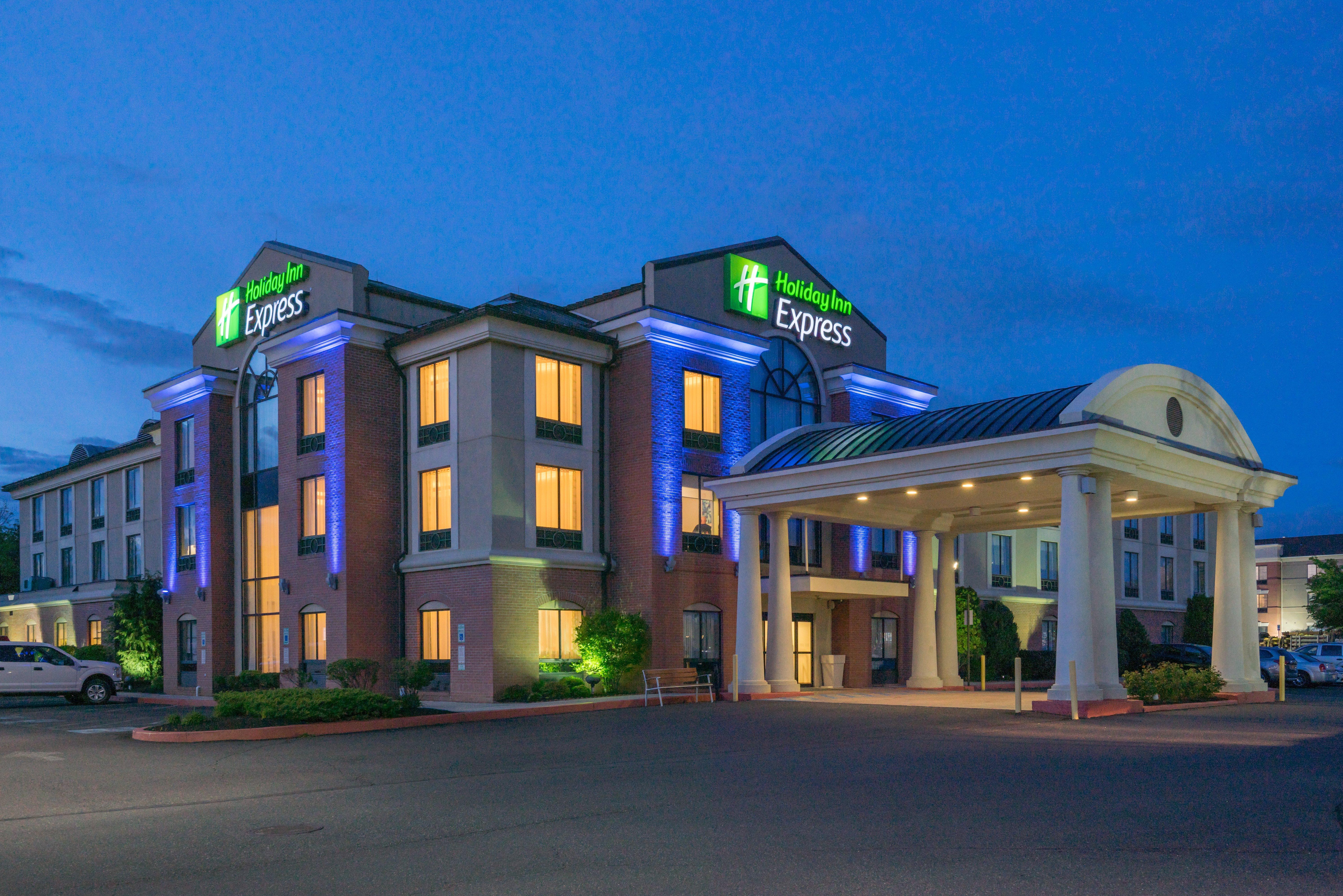 Holiday Inn Express & Suites King Of Prussia - Hotel Reviews & Photos